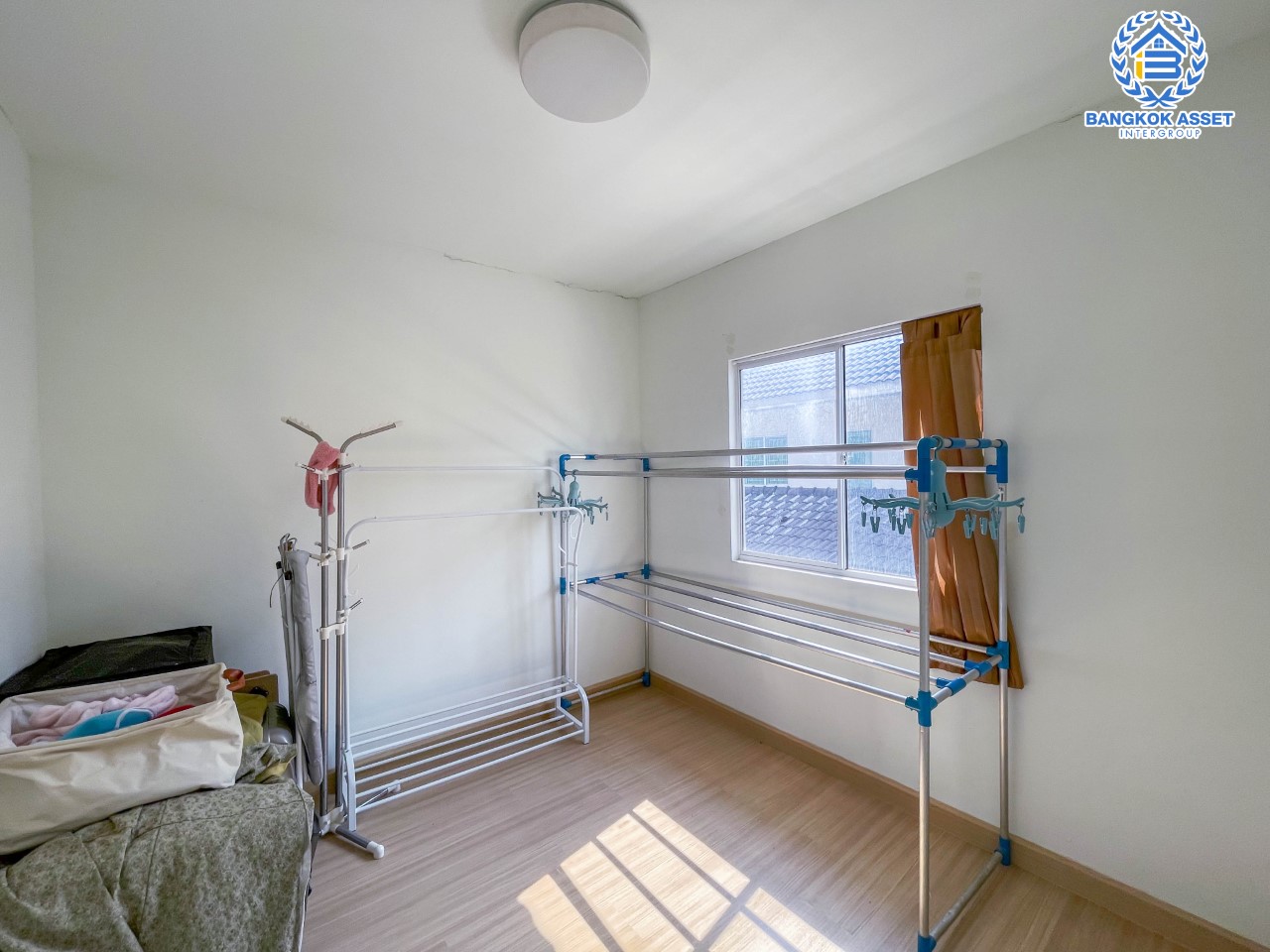 *****ทาวน์เฮ้าส์มือสองย่านนนทบุรี ม.พฤกษาวิลล์54 พระราม5-นครอินทร์ บ้านสวย บนเนื้อที่ 19.7 ตร.ว. ฟังก์ชัน 3 ห้องนอน 2 ห้องน้ำ 1 ที่จอด ครบทุกฟังก์ชัน พร้อมอยู่ บนทำเลเดินทางสะดวก เชื่อมต่อหลายเส้นทาง ใกล้รถไฟฟ้าสถานี "แยกติวานนท์" และจุดขึ้นทางด่วน "พระราม7"